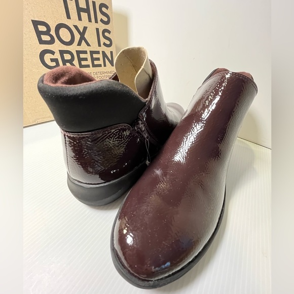 CLARKS Kayleigh Mid
Water Repellent Light Weight Patent Leather Ankle Booties - Picture 9 of 14